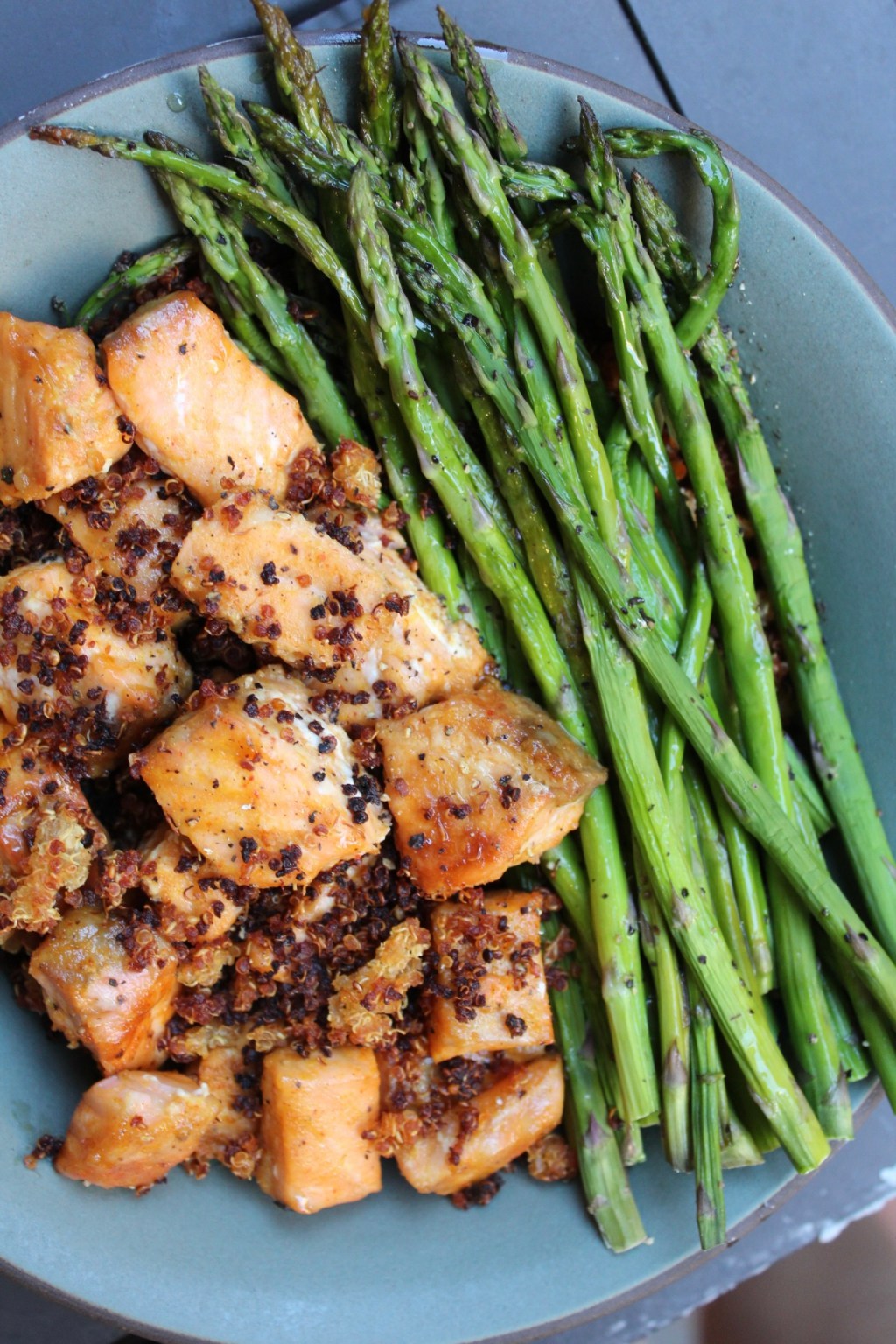 Hot Honey & Sriracha Salmon Bites with Crispy Quinoa and&nbsp;Asparagus